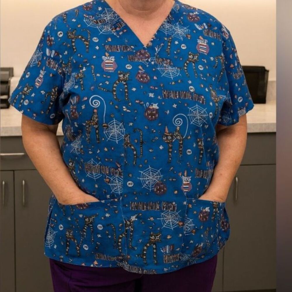 UA Scrubs Halloween Scrub Top Women’s L Black Cats Pumpkins Spider Web